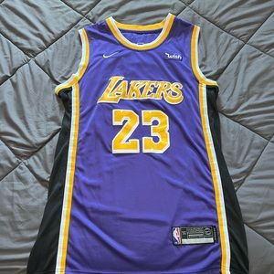 Nike LeBron James Los Angeles Lakers Jersey